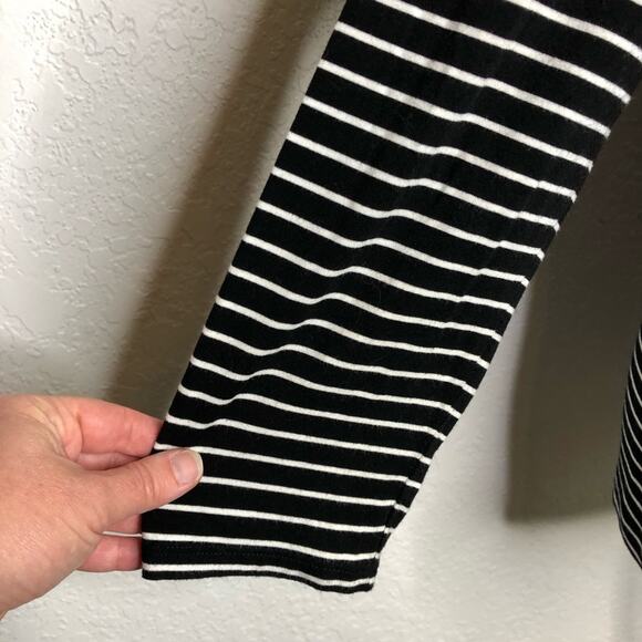 WHBM black white contrasting striped knit top size Medium - Picture 6 of 14